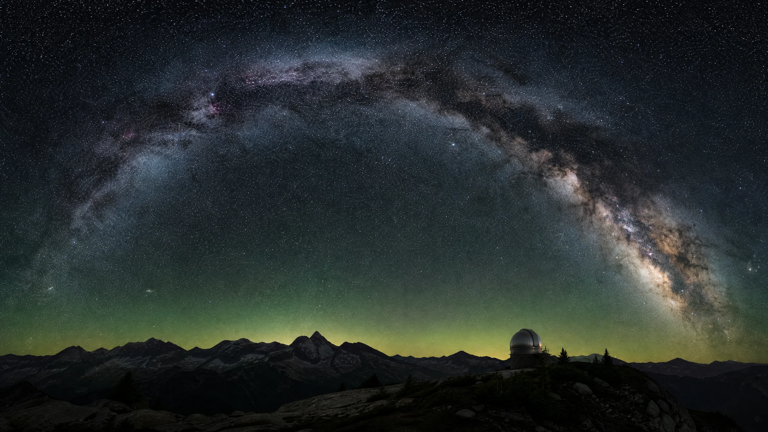 暗夜﻿公园银河全景作为视差背景